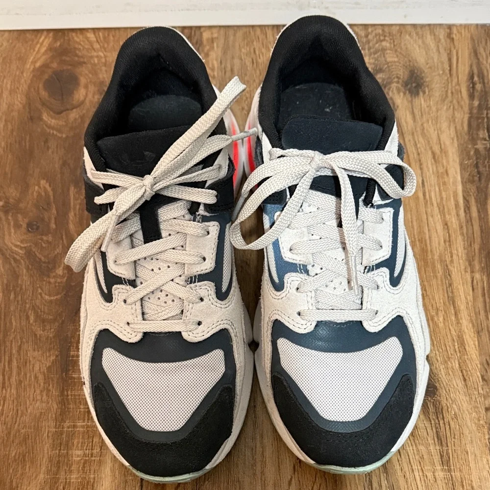 Under Armour Black and Gray Dad Sneakers, Trainers Casual Sneakers size 8.5 - Picture 3 of 10